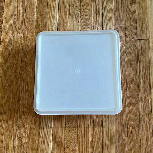 Vintage Tupperware Snack-Store 514-19 Storage Container  9x9 - Picture 1 of 7